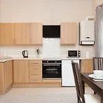 Giant Serviced Apartments Cliftonville House